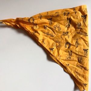 Tuesday Bassen yellow/desert bandana